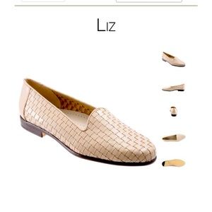 TROTTERS Liz Loafers